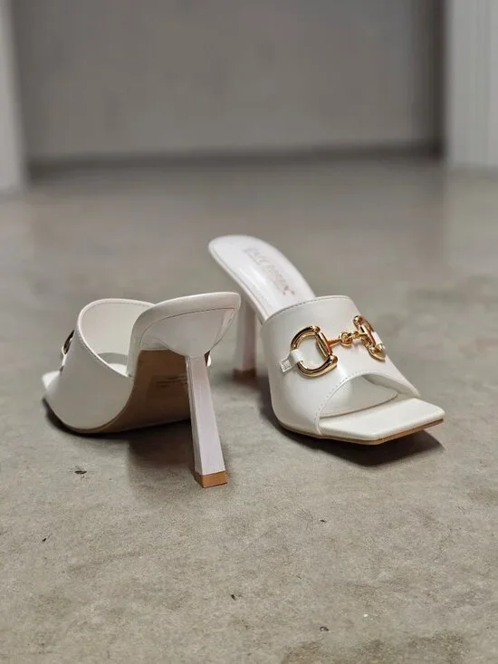 Square Toe White Heeled Mules With Gold Chain Detail - Elegant Slip-On Design Fo - Picture 11 of 14